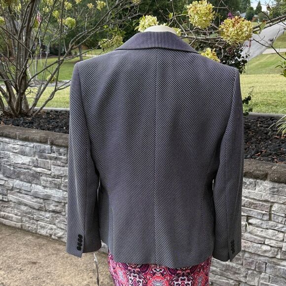 NWT 2 piece Pants Suit.  Women's Portofino Blazer and black pants Size 10P - Picture 3 of 16